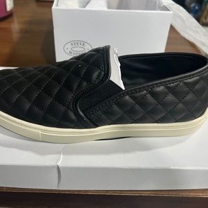 Steve Madden Women's Ecentrcq Sneaker Size 9 Black Quilted Low
